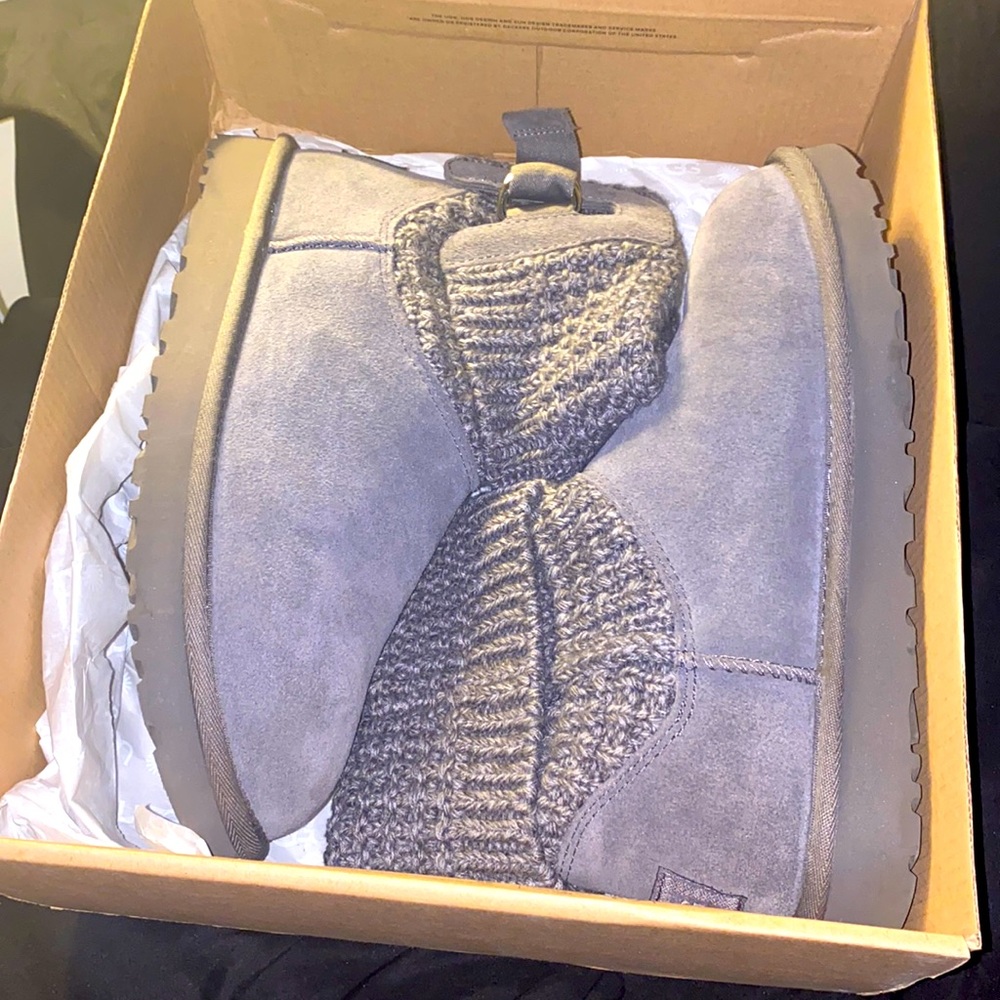 Grey Uggs Size 8 W - Picture 1 of 3